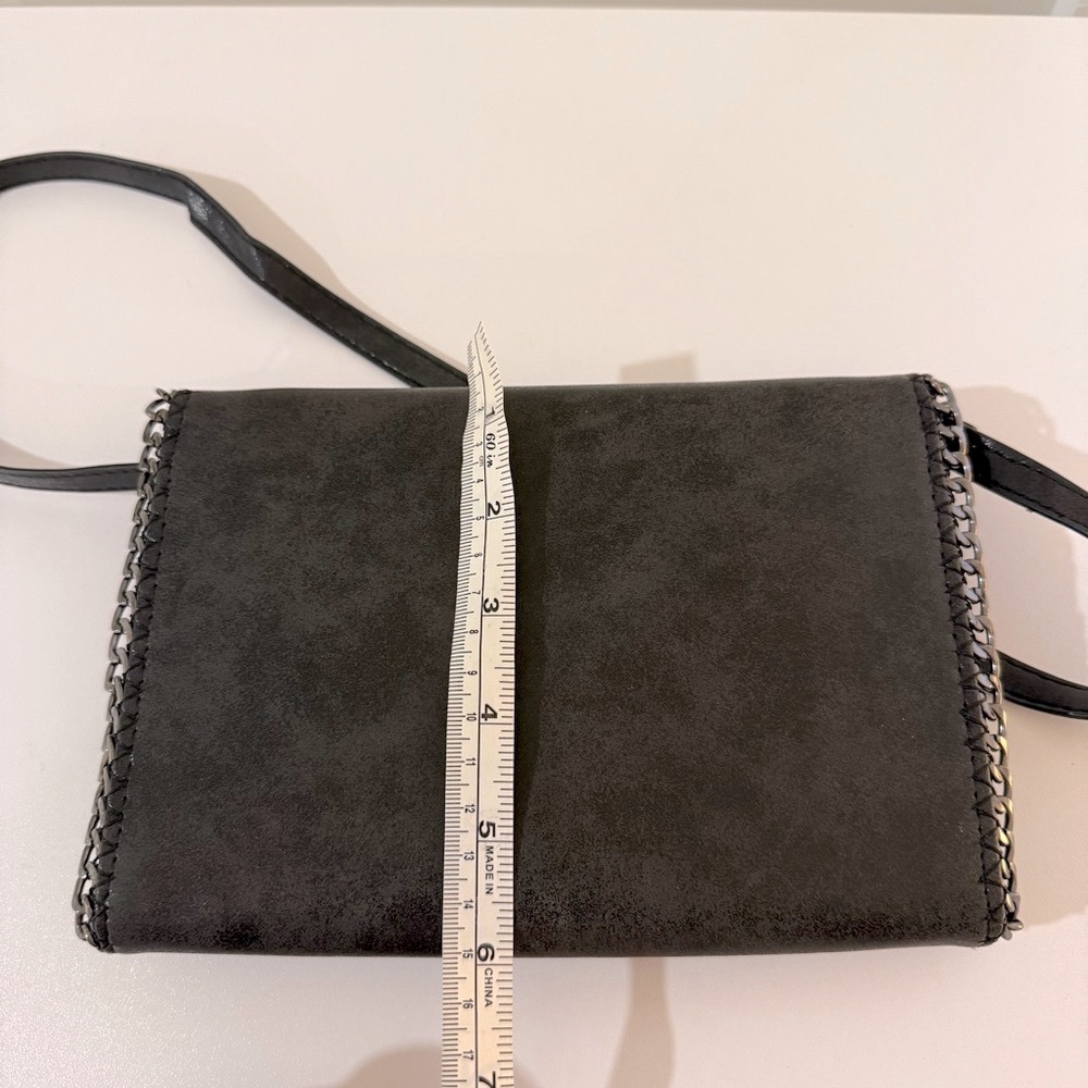 Elegant Chain-Trimmed Wallet Bag - Picture 16 of 16